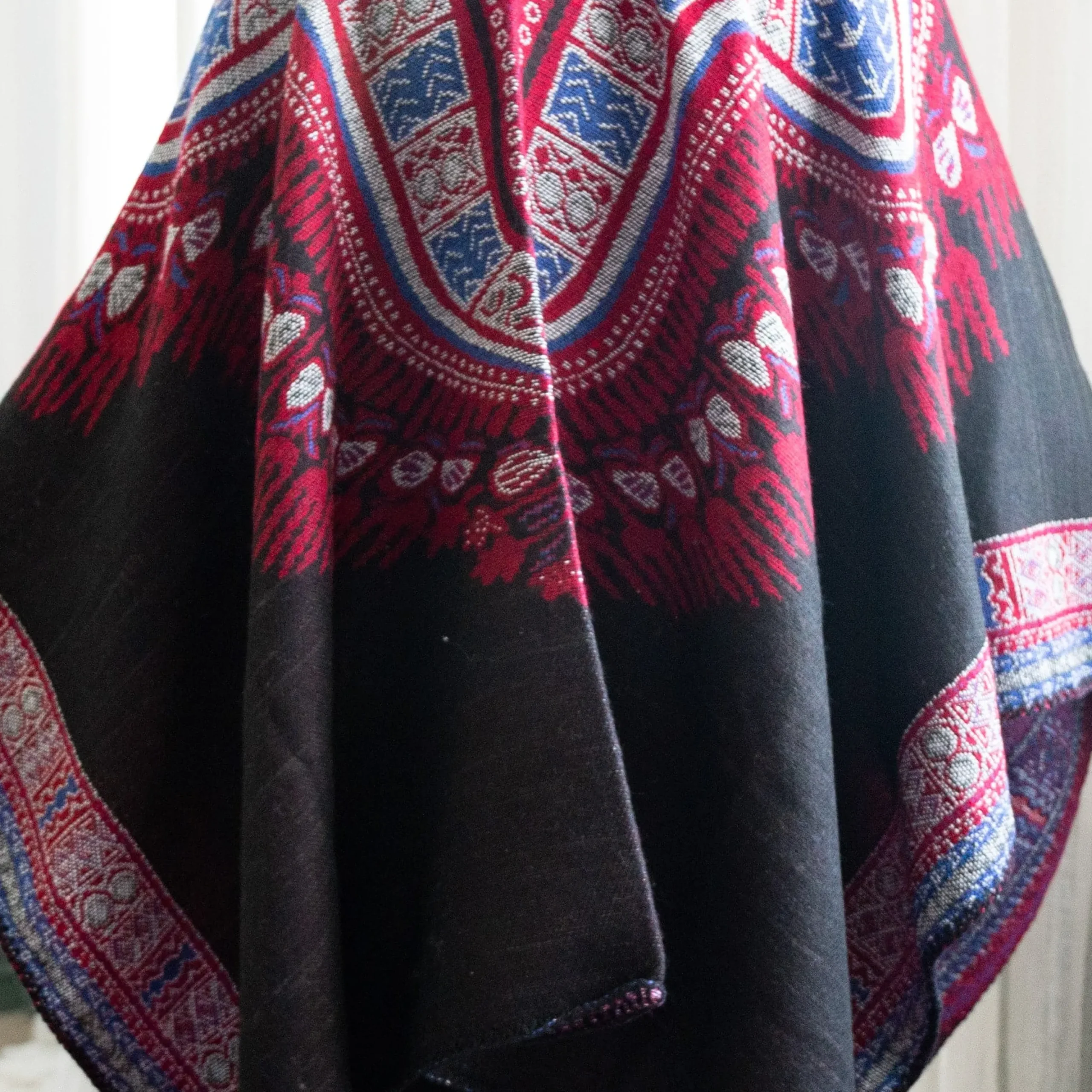 Poncho Pluma | Laura Vita Hot