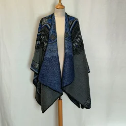 Poncho Pluma | Laura Vita Hot