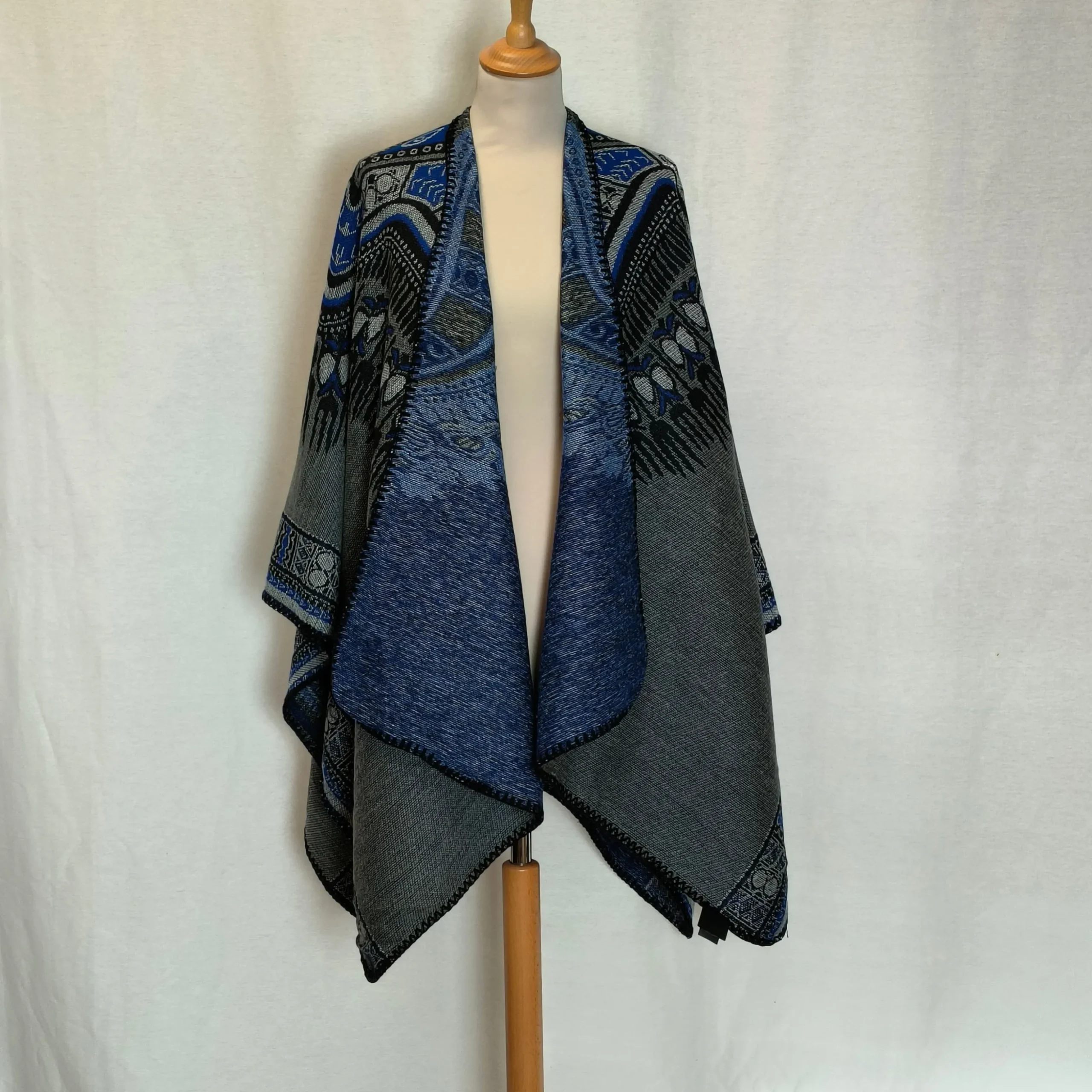 Poncho Pluma | Laura Vita Hot